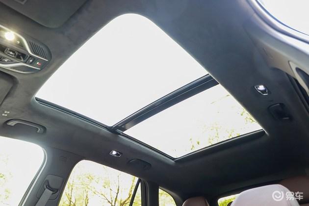 星越l配备了72色氛围灯,bose品牌音响,anc主动降噪以及全景天窗等功能