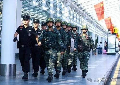 《武装特警》,一部讲述猎鹰突击队前身的反恐故事,精彩却又是那么的
