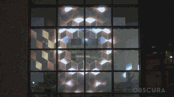 基于透明显示玻璃的一套动画投影系统,依环境变而变