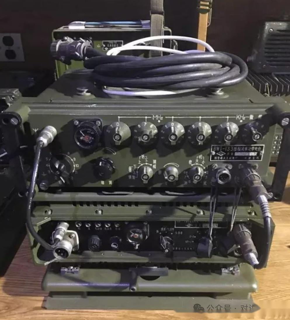 拆了一部解放军bwt133军用电台