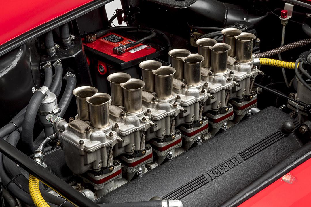 无奈之下只能选择搭载更现代化的替代方案——丰田3uz-fe v8发动机