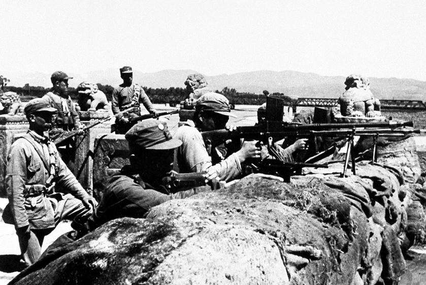 日军纠集7个师团约10万人进攻常德,国军集中了第六战区和第九战区的16