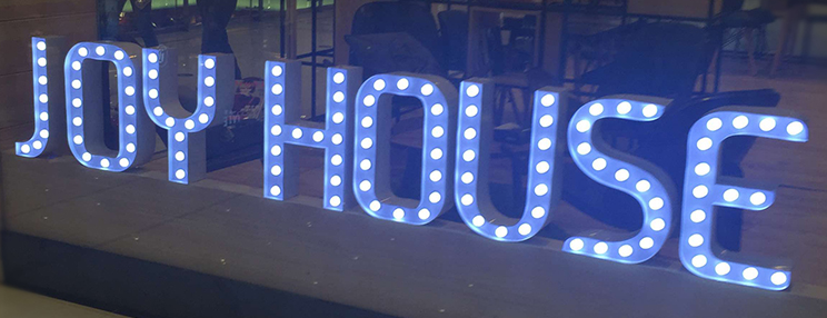 婚庆舞台,咖啡馆,主题餐厅,夜场钟爱的发光字标识:灯泡字