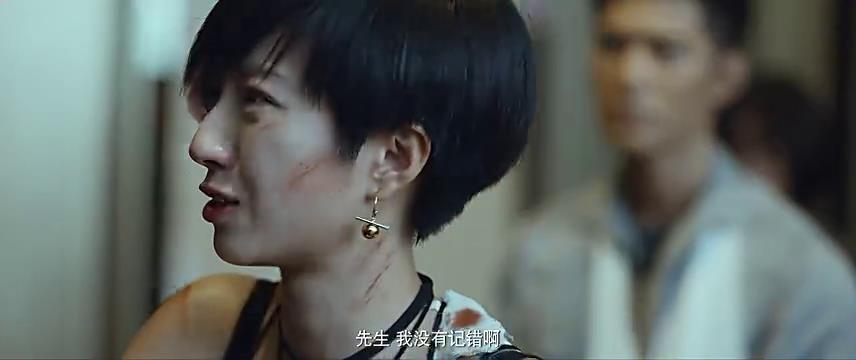 阿芳之前站在轩尼诗道上,无惧阳光,无惧周围人审视的目光,可是当梦想