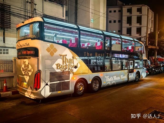 泰国第一个将旅游及泰式料理结合的美食观光双层巴士thai bus food