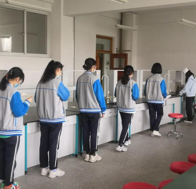 学校体检 尴尬图片