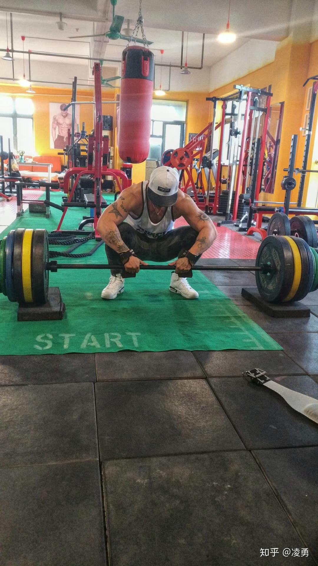 卧推可以达到一倍体重为什么胸还是很小?