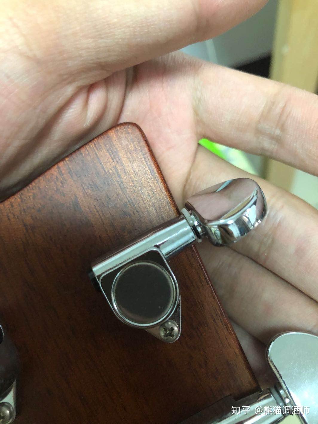 请问吉他旋钮的这个位置坏了咋搞