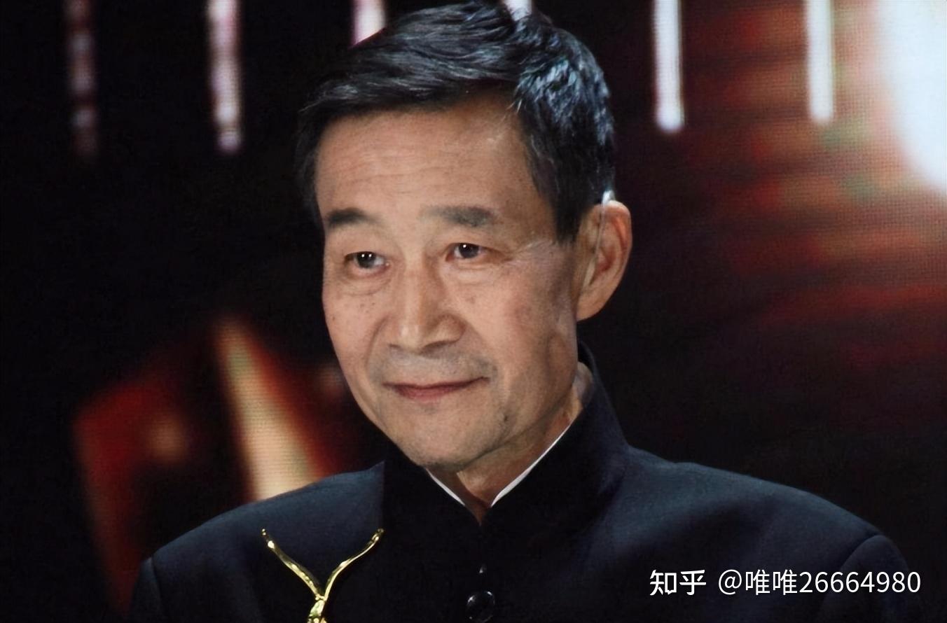 在鲁晓威父亲的极力推荐下,鲁晓威找到了李雪健,邀请他参与《渴望》的