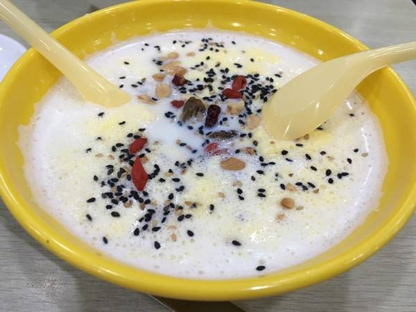 银耳怎么凉拌甜的 v2-66cf7ecdab2db1d12c6ce7b13e7b9f3c_r.jpg