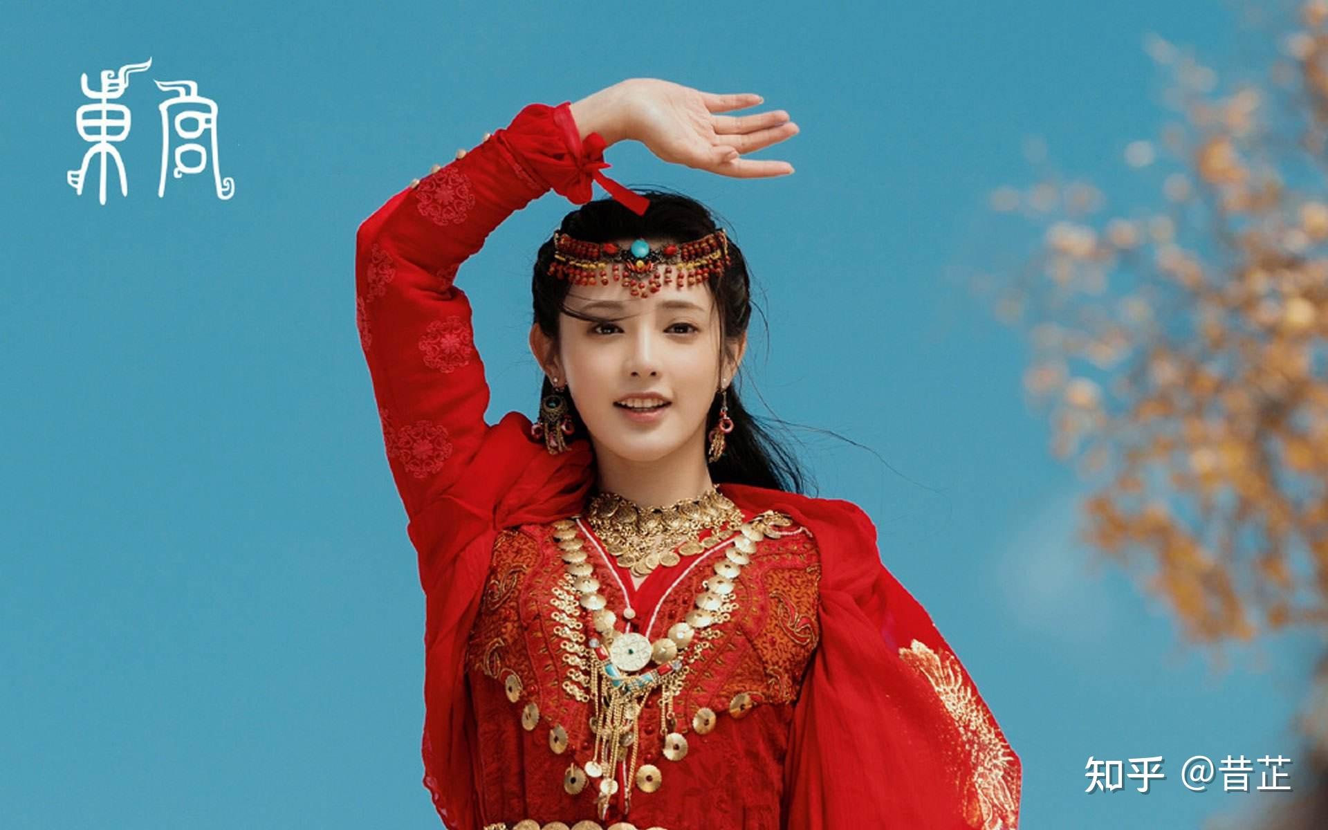 一身白衣带走他余生所有的光一袭红衣闯进他的心房带走我所有的光芒是