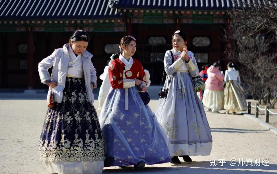 在极端的女权组织"megalian"上,随处可见挑动男女对