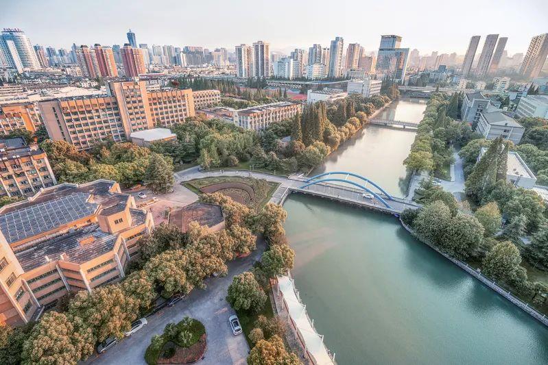 此外,浙江工业大学应用经济学在全国第四轮学科评估中获评b-.