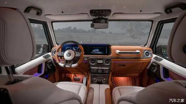 "大连屏",车内氛围灯以及星空顶所营造的奔驰大g豪华氛围依然原汁原味