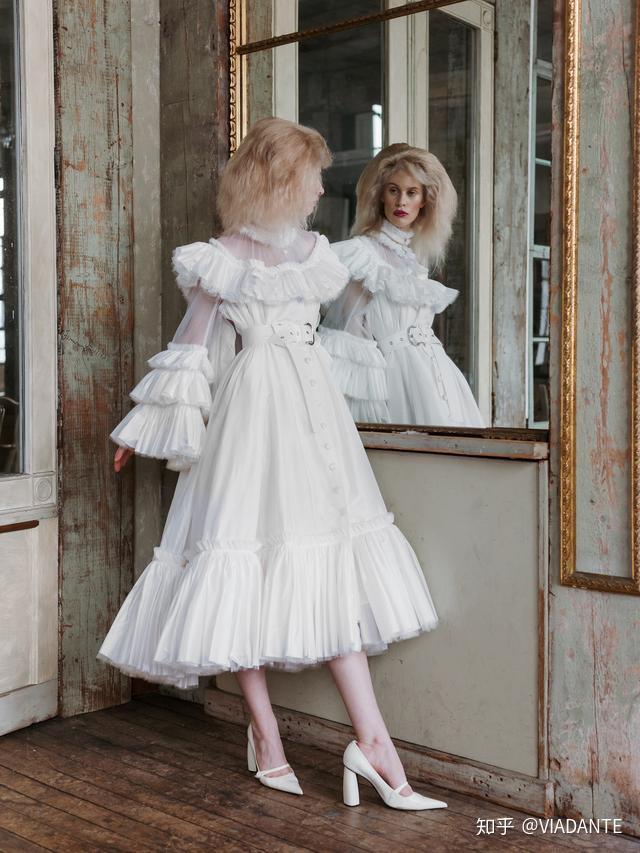 wiederhoeft在与thom browne一起工作时磨练了自己的手工才能,他特别