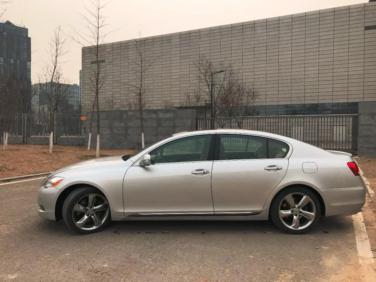 今天继续来为「花小钱装大x」操碎心,用低配雅阁的价格,买百万级别v8