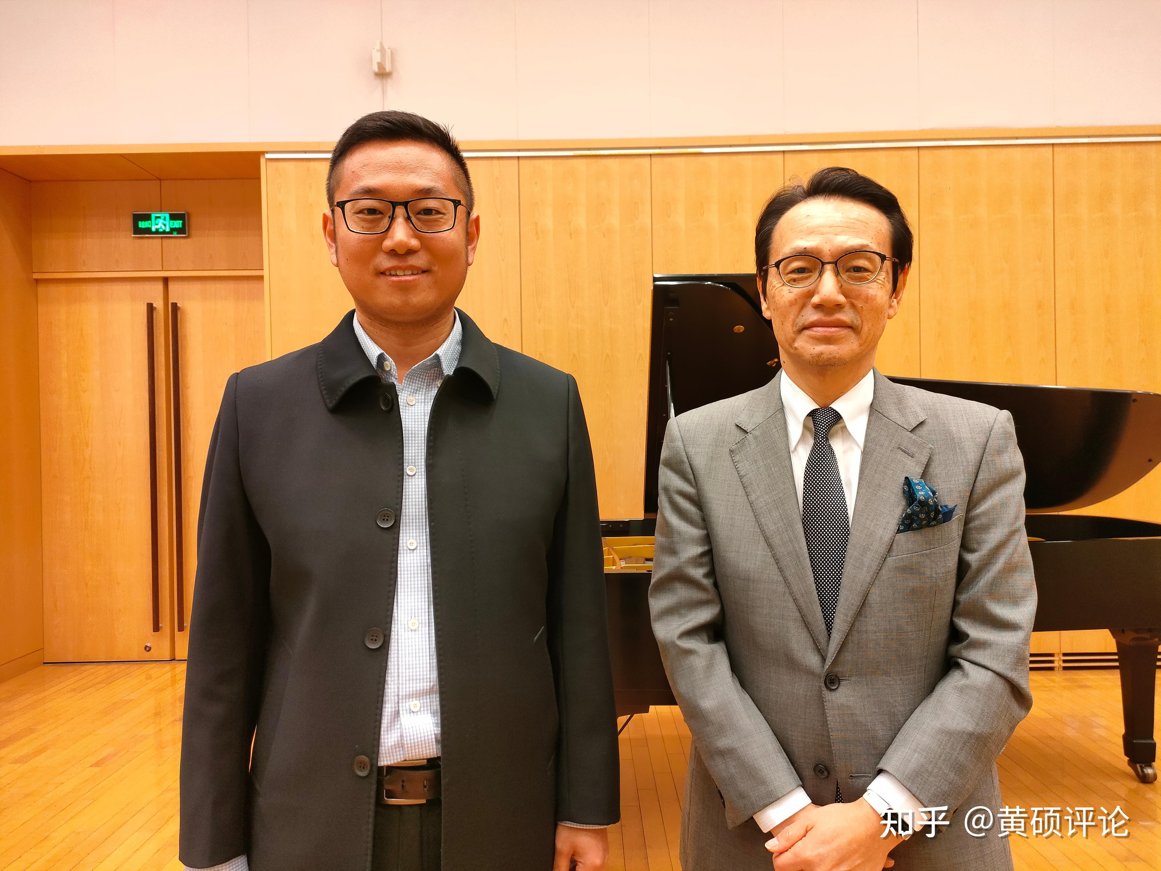 日本驻华大使金杉宪治和"黄硕评论"新媒体创始人,资深媒体人,评论员黄