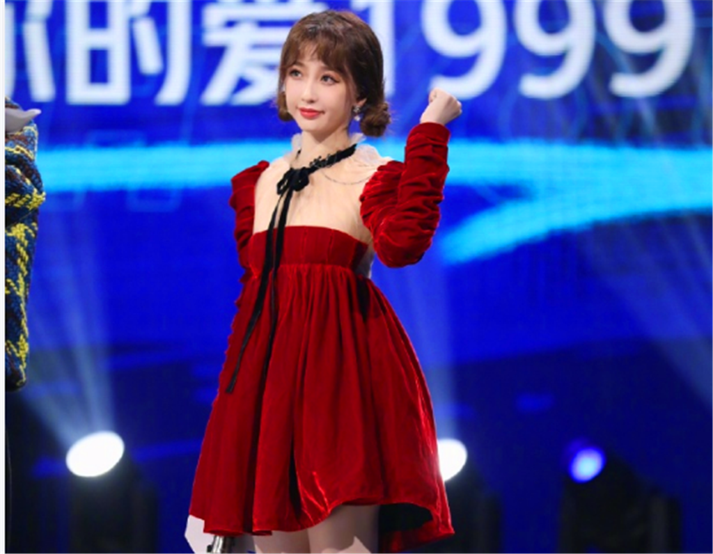 青春有你3李宇春再掀床单时尚虞书欣的沙发套也不是盖的