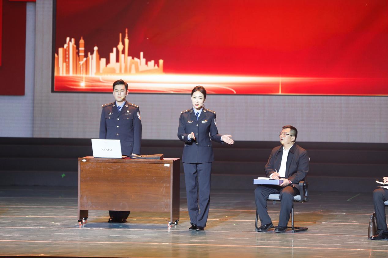 "来自新疆艺术剧院话剧团的该剧导演袁琛介绍,通过创新国家安全宣传