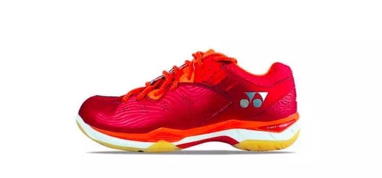 打羽毛球时,穿羽毛球鞋很有必要吗? - Chris Lo