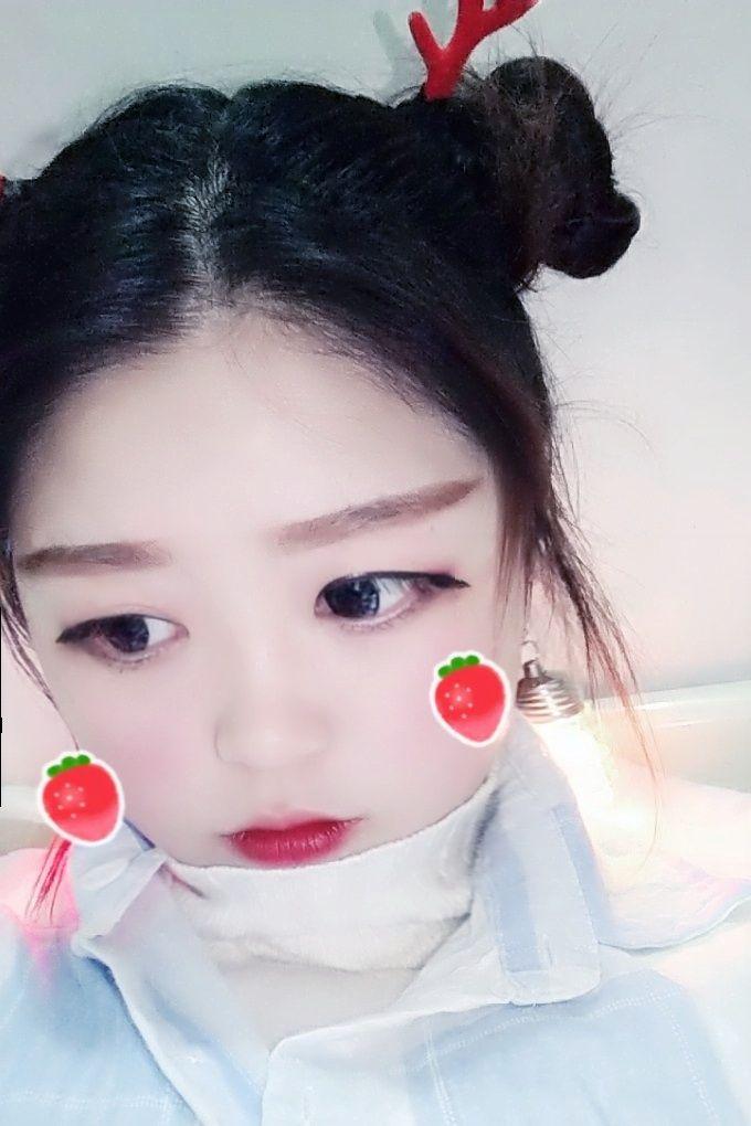 一个大二学生 长得丑 脸上出油 胖 家境不好 朋