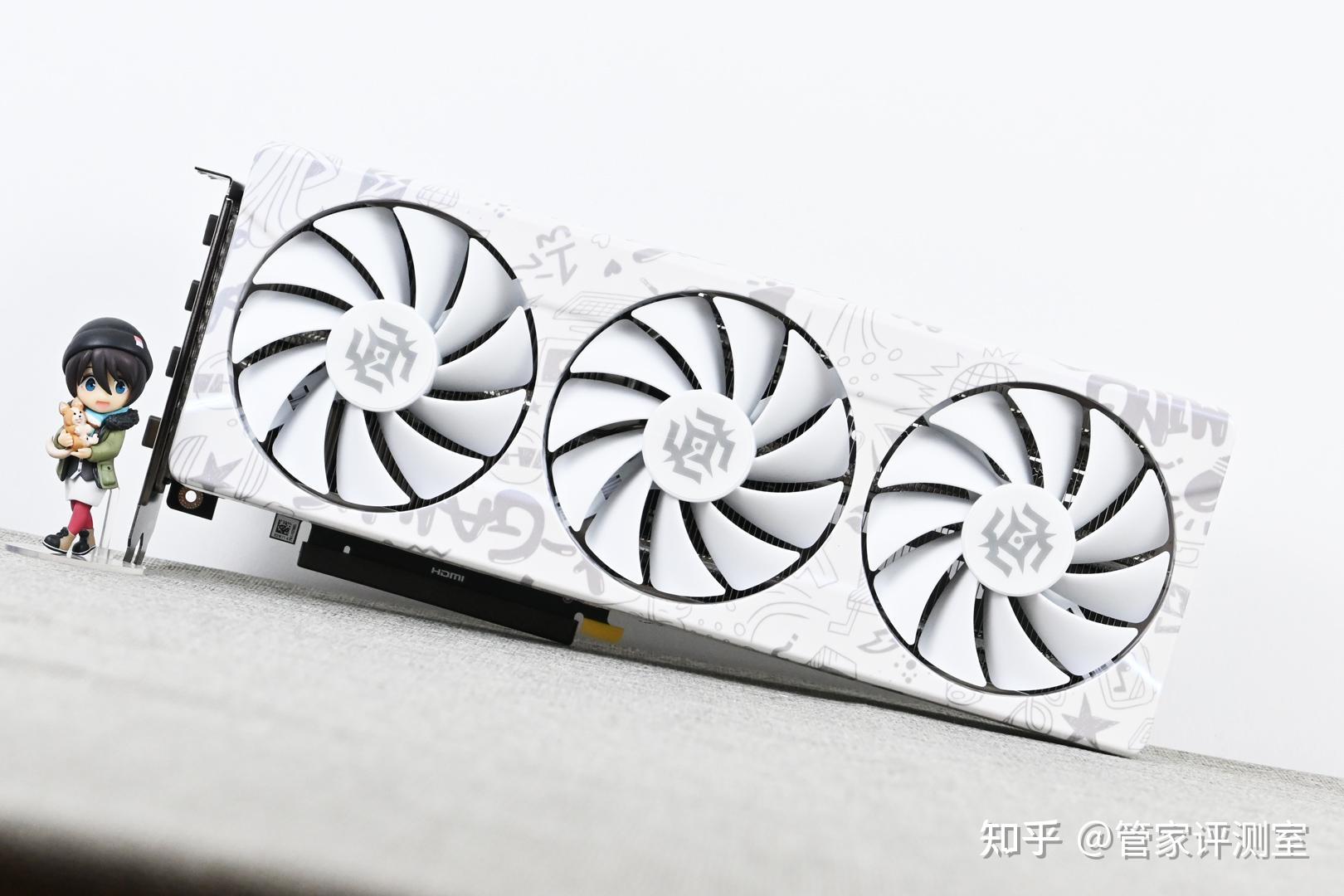 rtx4070 x-gaming欧泊白采用白色涂鸦风格外观主题,机身外观上呈现全