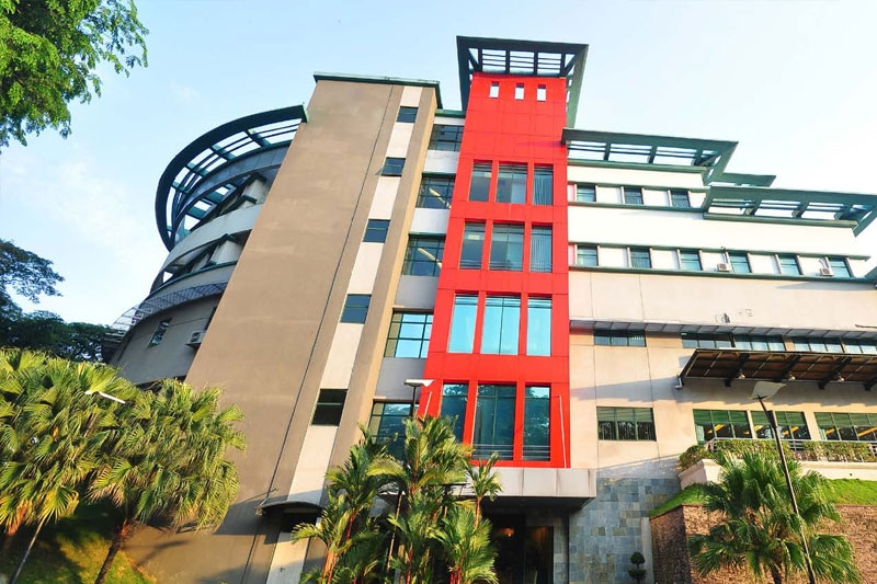 马来西亚不管是公立大学,还是私立大学,大部分都受中国教育认证;不