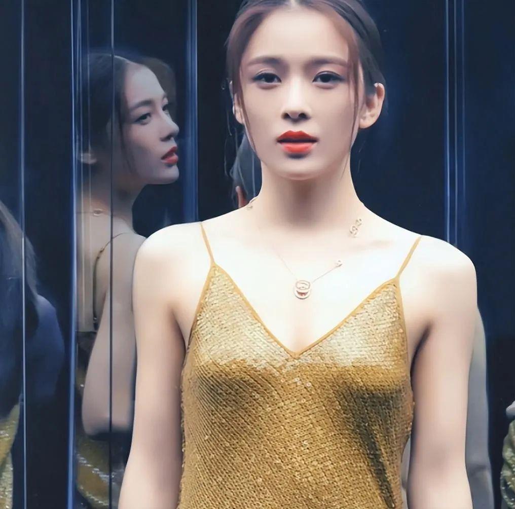 疑赵樱子结婚照流出7年前与济南富2代结婚还因不冲厕所遭嫌弃