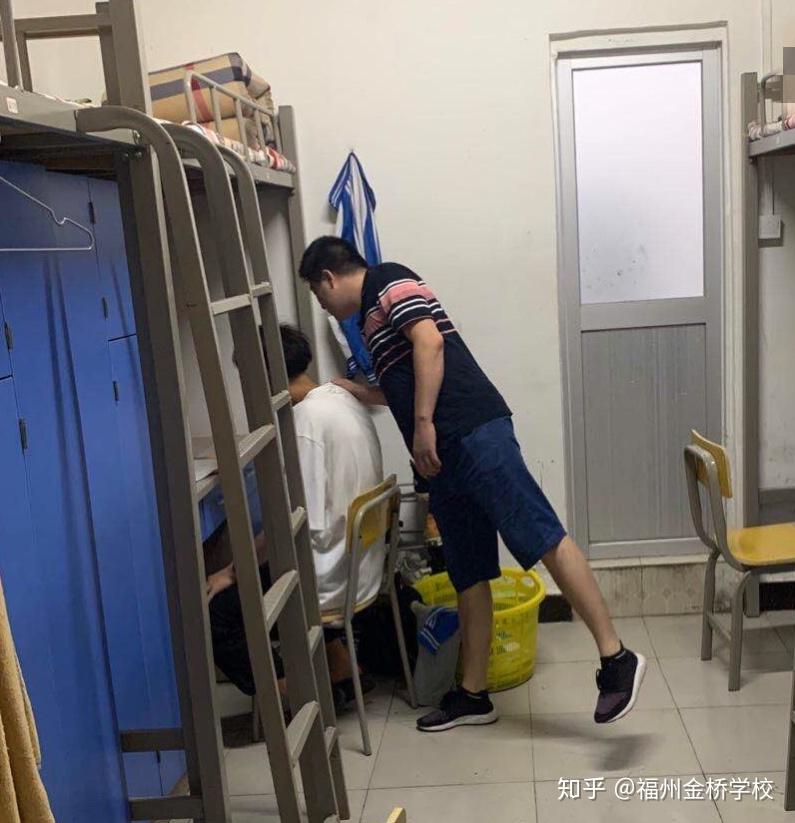 温情到寝暖人心,共沐桃李师生情