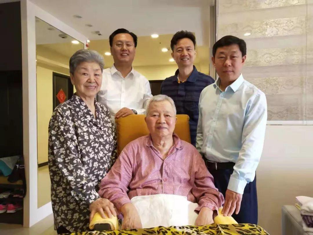 上央视讲易经"第一人"的曾仕强,39岁才学易经,十大预测惹争议