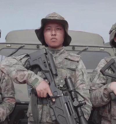 星空迷彩上新蛙服亮相