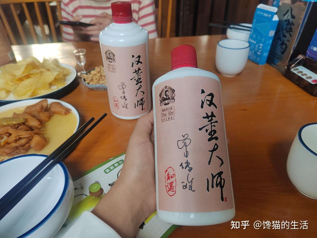 喝杜康酒照片图片