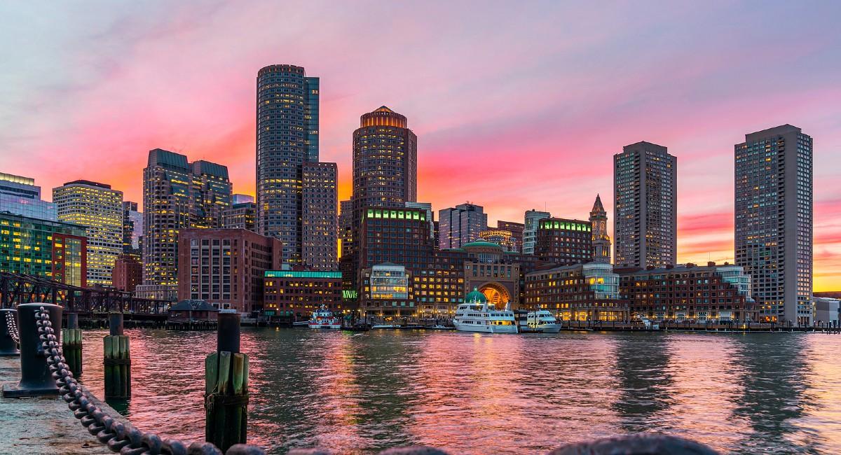 费城(philadelphia)是美国第五大城,是美国宾夕法尼亚州人口最多,面积