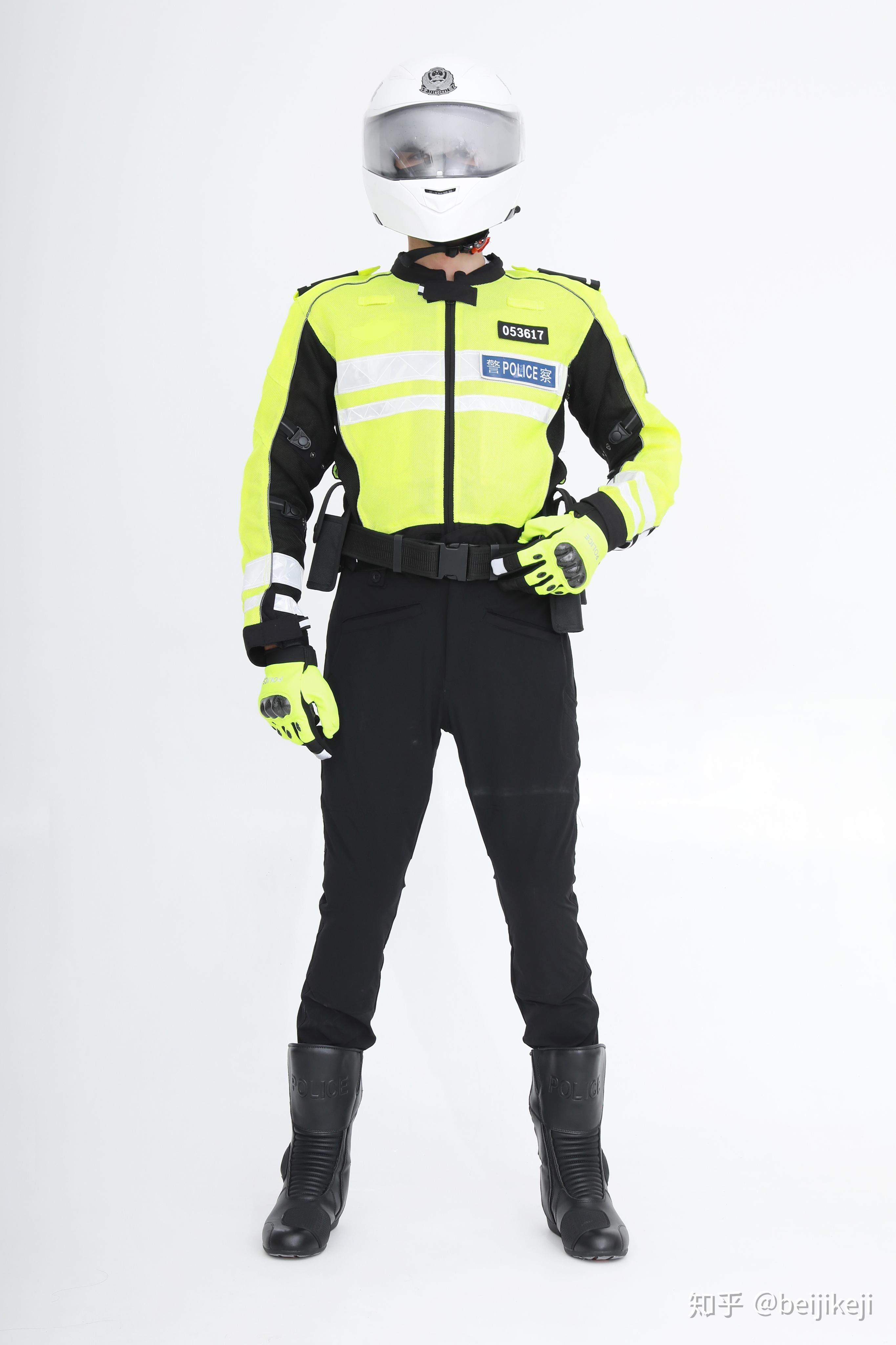 新时代道路治安最快双腿交警铁骑队