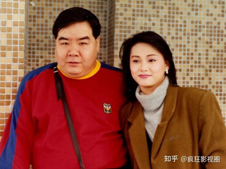 不申请破产,也不拖欠工资,最终找萧若元借了一百万支付给了张卫健