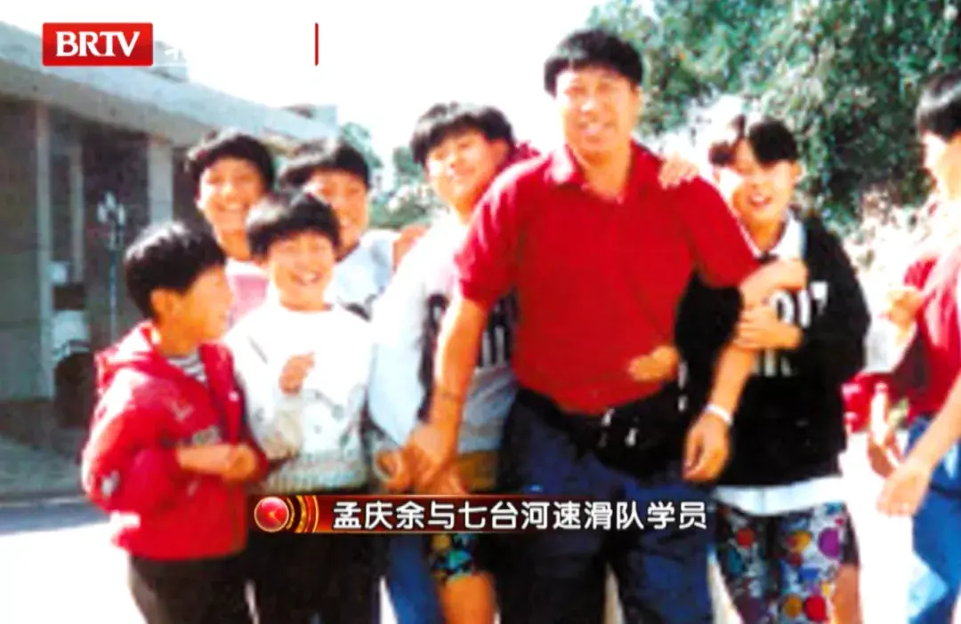 年末,10岁的王濛被黑龙江省七台河市业余体校短道速滑教练孟庆余发现