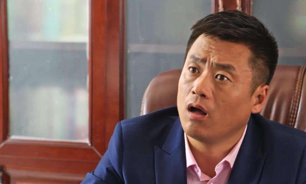 黄磊和孙莉碰杯喝茶,瞬间暴露家庭地位!