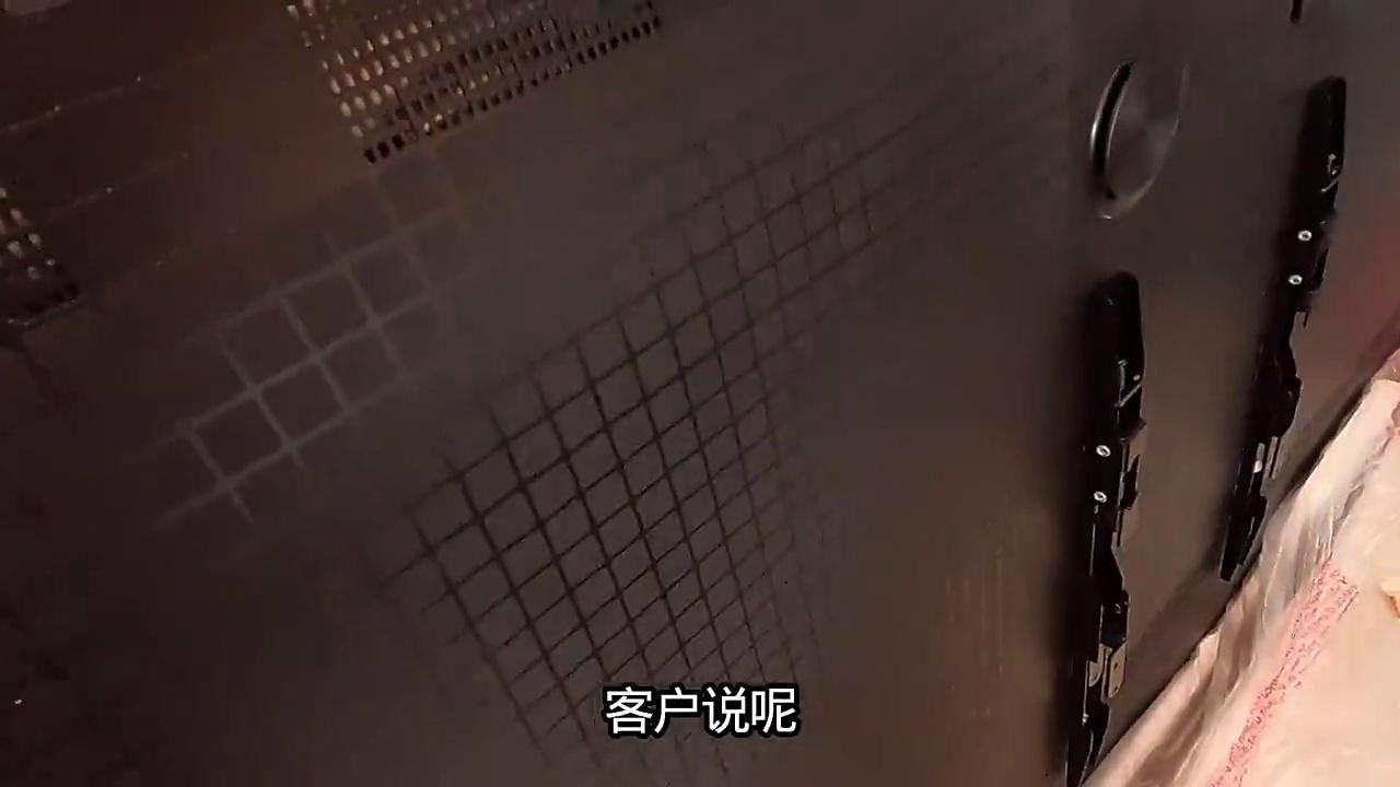 安装一台75寸电视机,轻体墙体提前预埋加固了,不锈钢壁龛背景墙