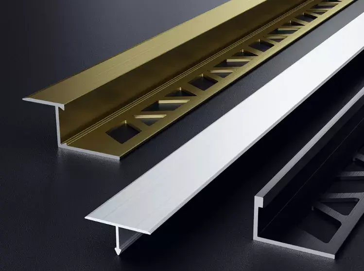 ▼点击图片查看案例详情墙面造型处的金属线条建议购买成品金属收口线