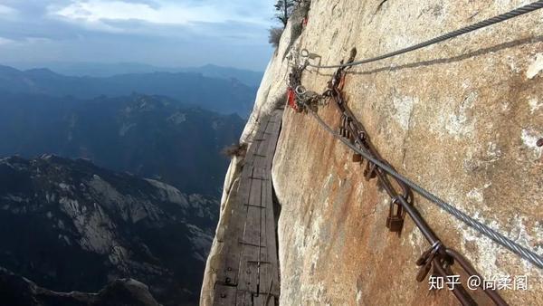 "令狐冲"24年首上华山 挑战长空栈道"面壁"思过崖