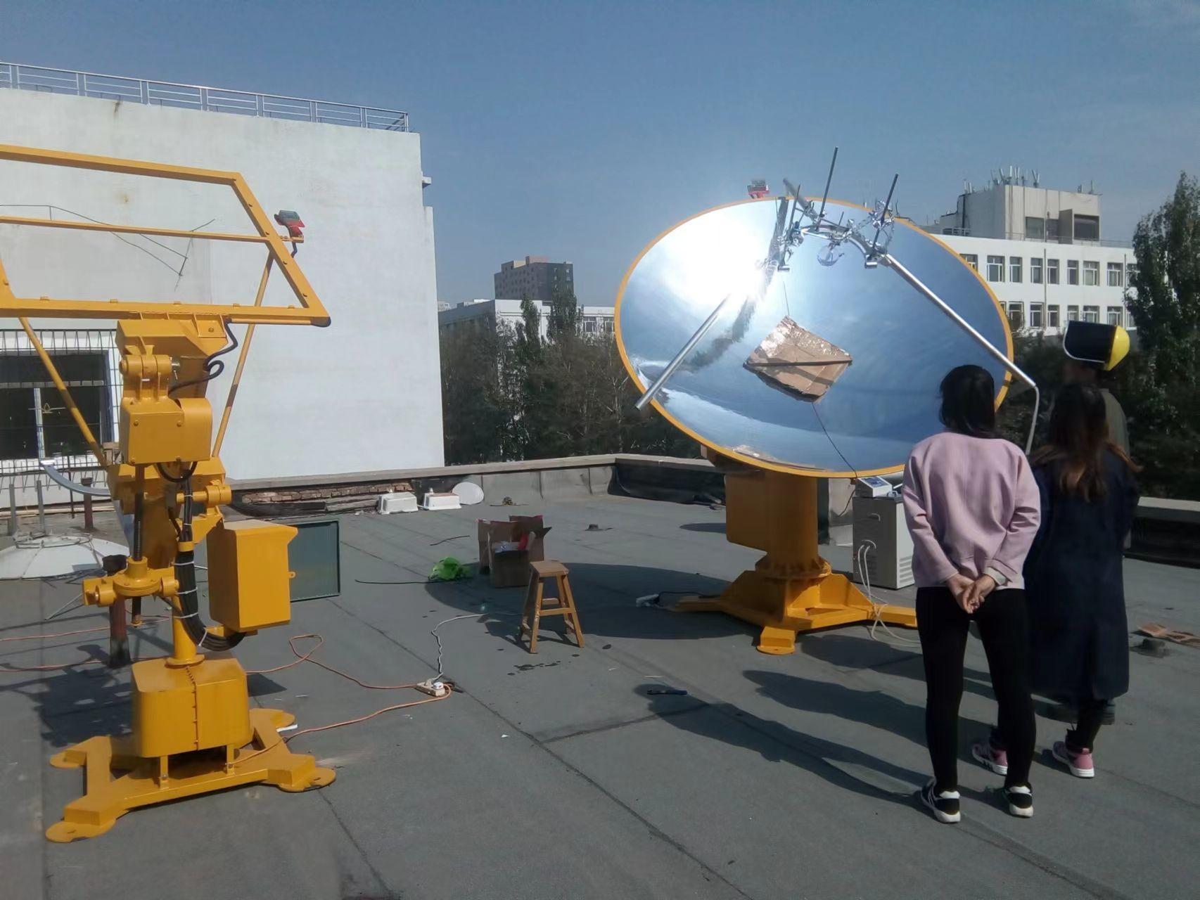 自动跟踪碟式太阳能聚光器和自动跟踪菲涅尔太阳能聚光器的用途