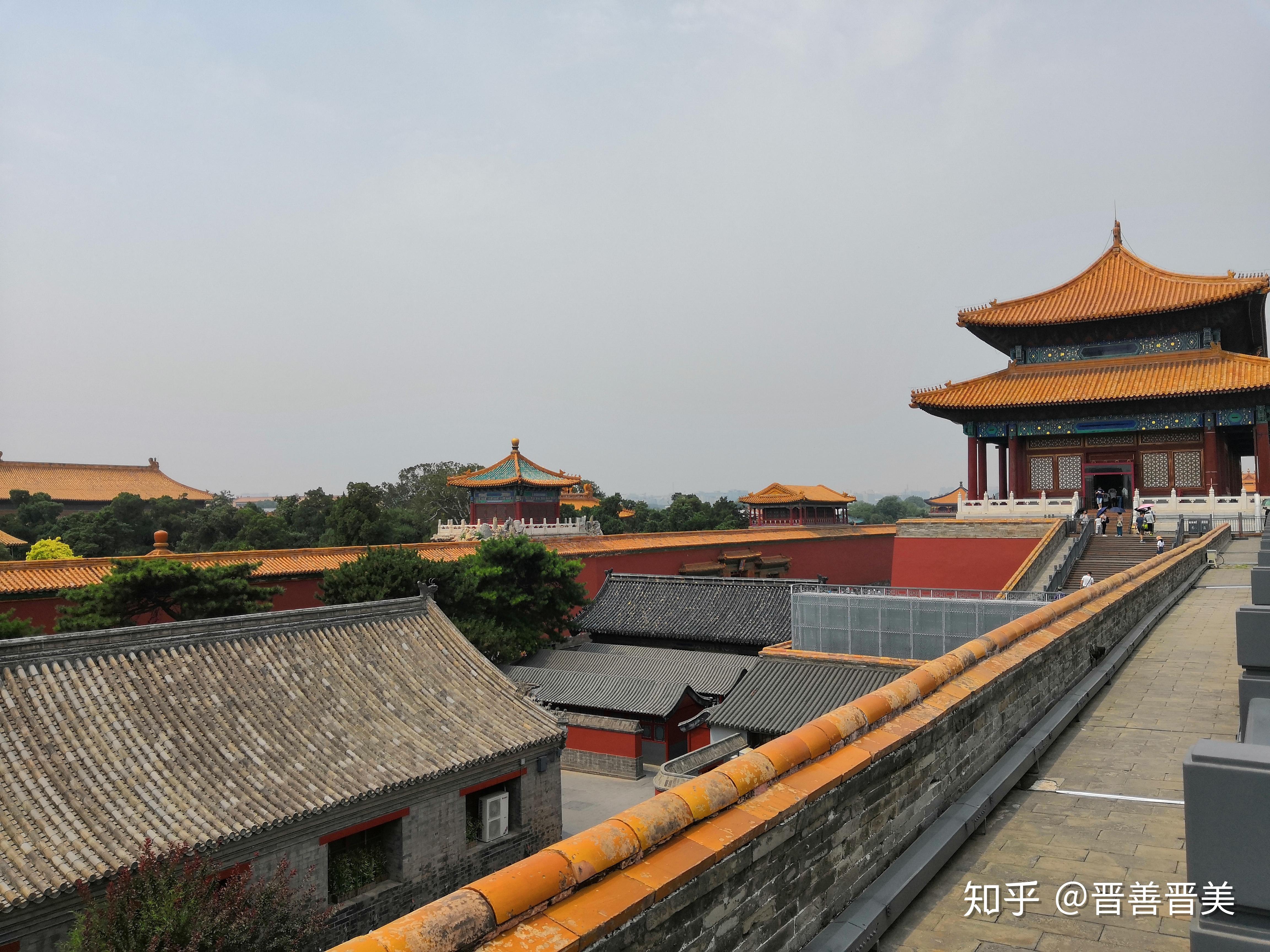 紫禁城又名"紫金城"或"宫城".