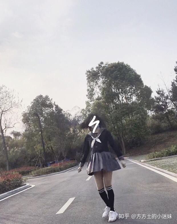 那些jk转圈圈的照片是怎么拍出来的呢?