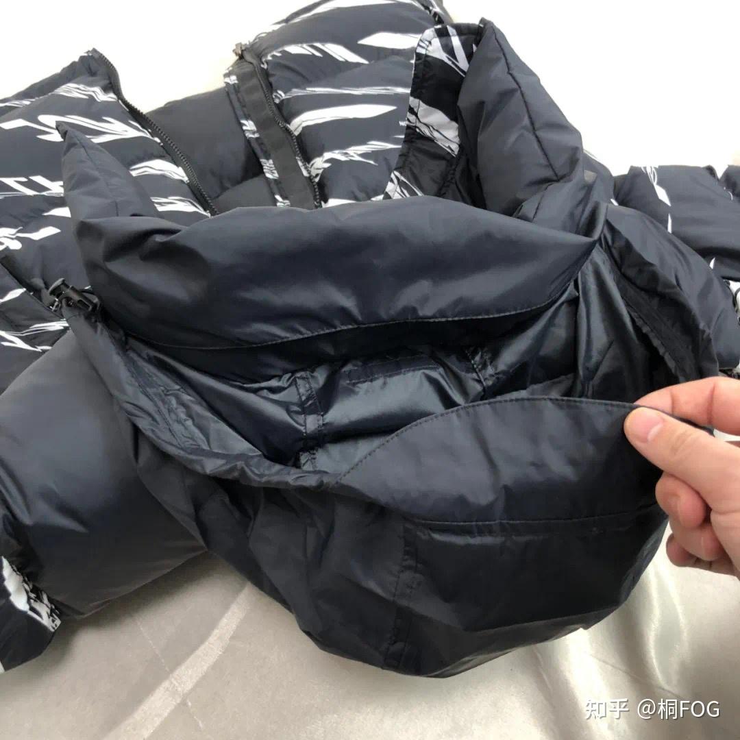 桐北面黑斑马羽绒服—做工细节解析 - 知乎