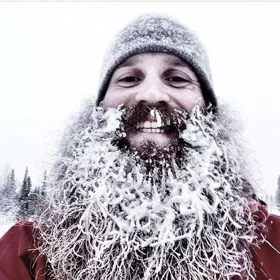 滑雪场上那些性感到爆的胡子大叔
