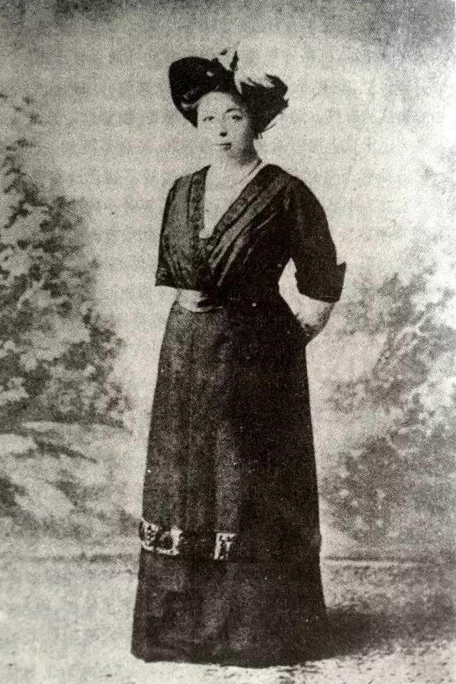 1886年,哈同和罗迦陵在闸北(今静安)青云里举行了犹太教婚礼.