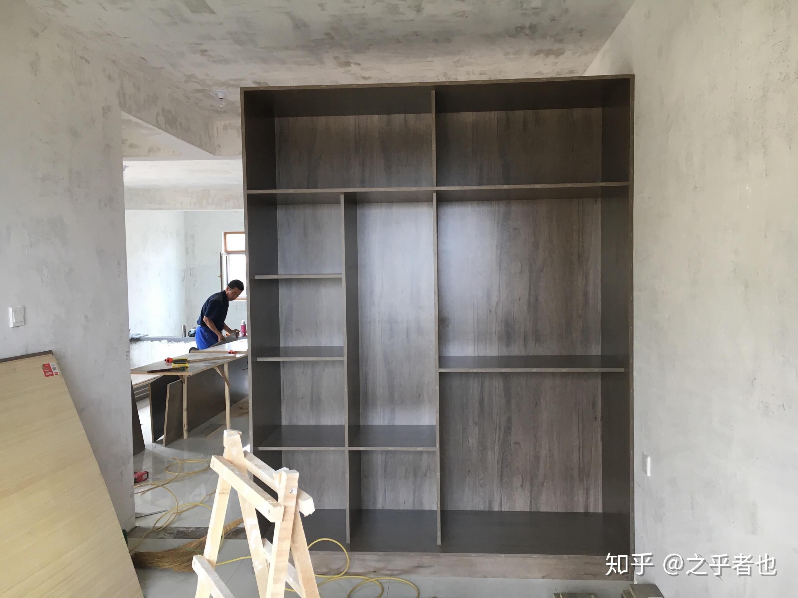 我选的大王耶的板材做的柜子,颜色是米兰灰橡,如图