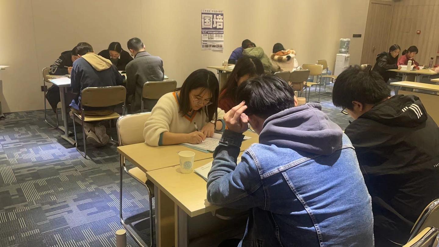 (浙江国培教育)浙江省考面试培训班-2022浙江省公务员面试热点:人民日报谈流量乞丐现象 - 知乎