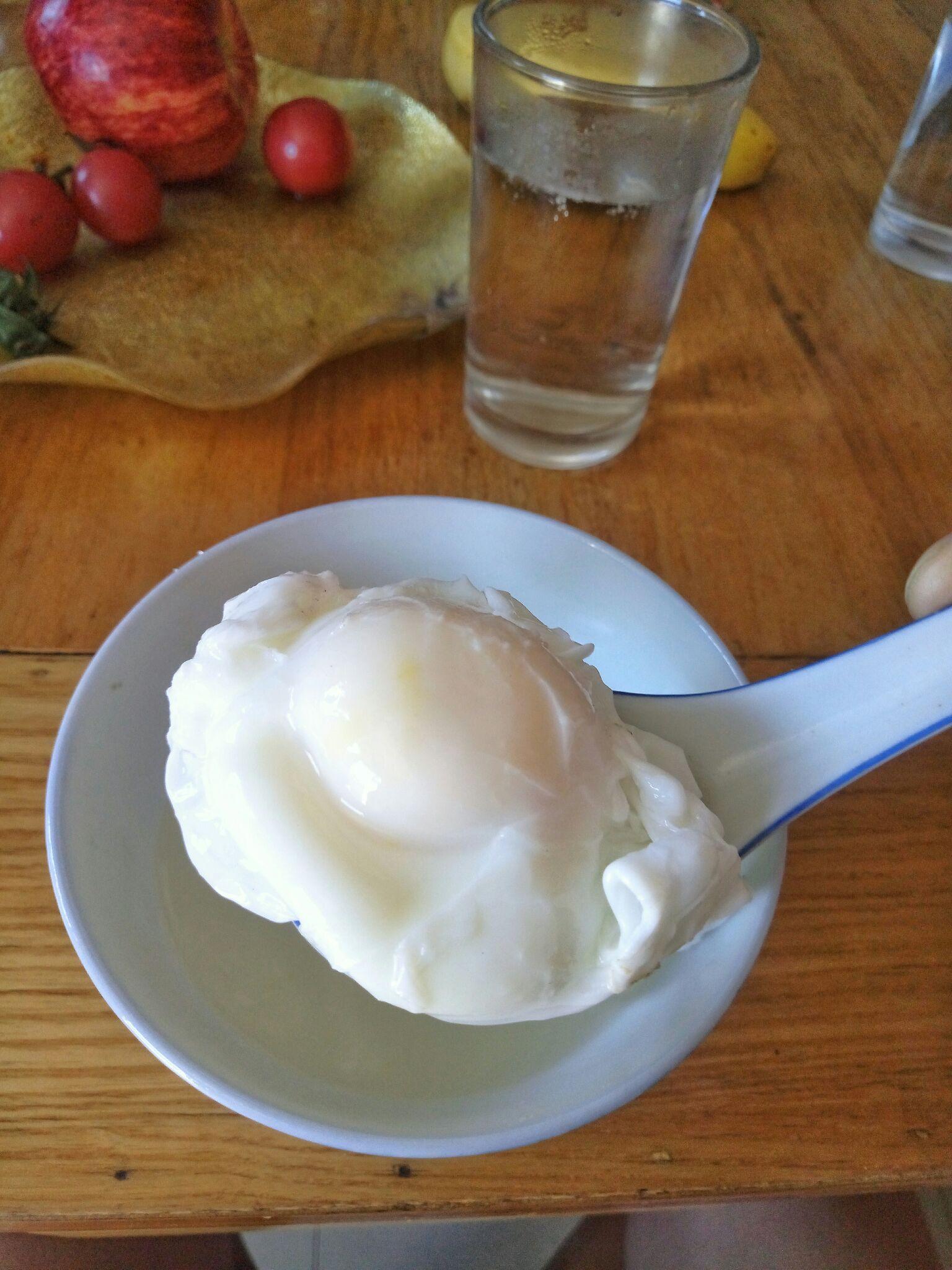 江浙地區特有的水潽蛋,用來招待客人,挺好吃的.吃過飯後,去了養鹿場.