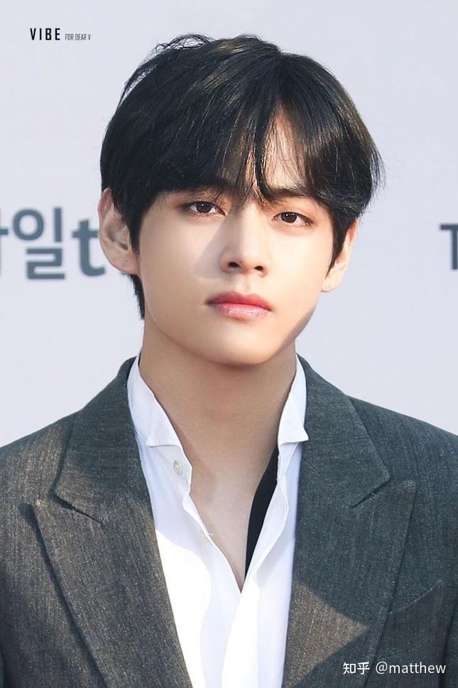 金泰亨被女粉丝跟踪到他家中要求结婚登记